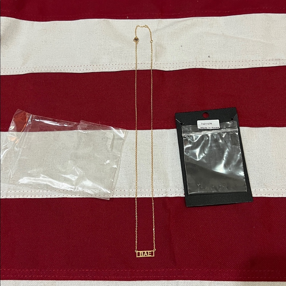 Gold color ‘Bae' Necklace - Picture 6 of 11